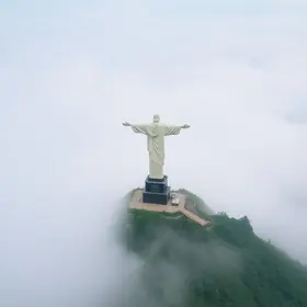 Cristo Redentor flutua