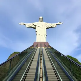 escadas rolantes do Cristo Redentor