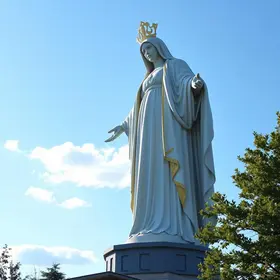 estátua da Virgem Maria na Polônia