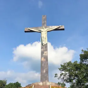 Cruz de 102 metros
